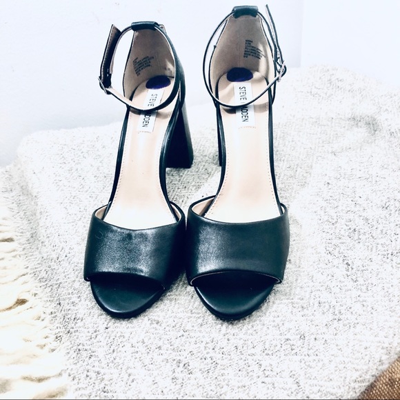 Steve Madden Shoes - Steve Madden Mirna ankle strap sandals